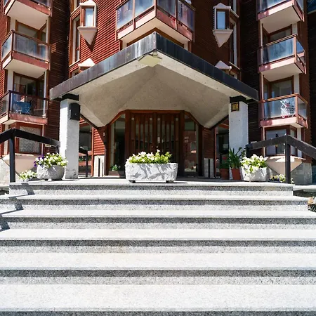 The Nest Alpine Sunshine Ski-in Ski-out * Breuil-Cervinia